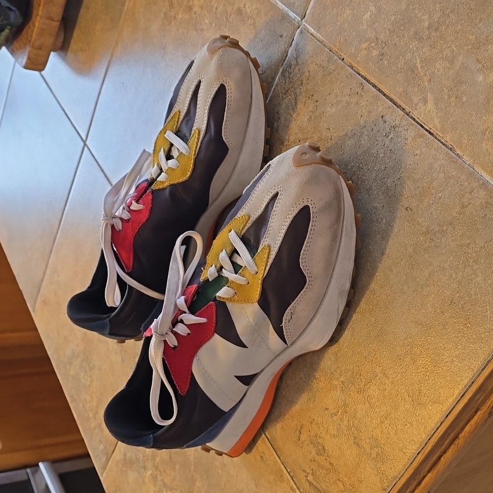 New Balance Mens 327 Tennis Shoes - Picture 2 of 6